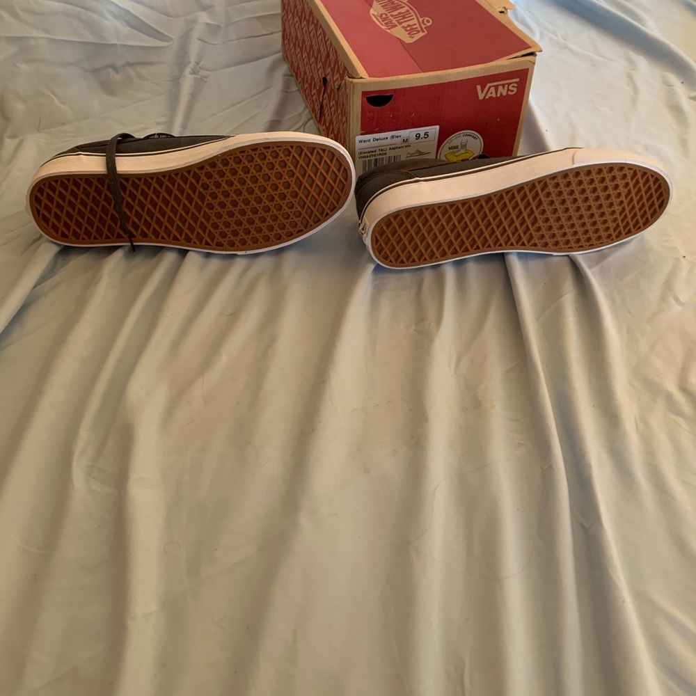 Vans - Picture 2 of 2